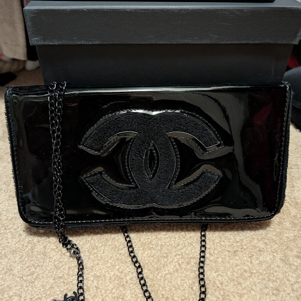 GWP/VIP CHANEL Patent Black Clutch with Chain